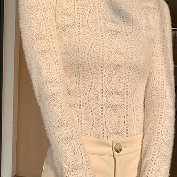 NWT Floral Hollow Knit Crew Nexk Long Sleeve top - XL - Cream - Picture 5 of 8